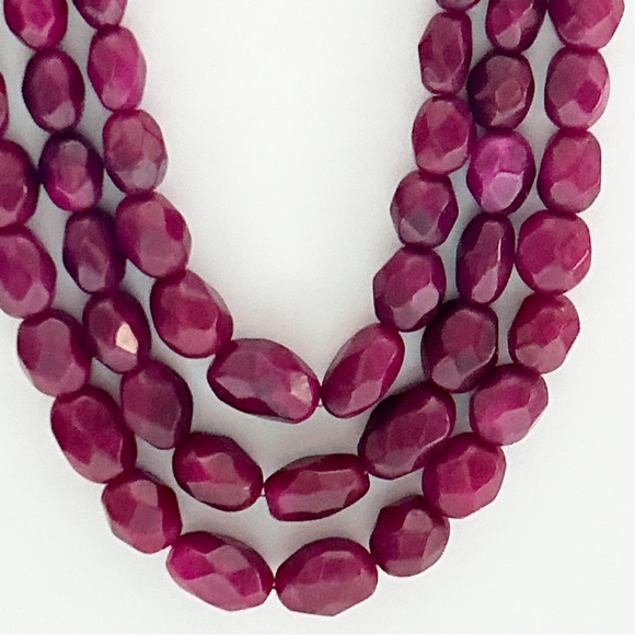 Stunning Triple Strand Red Ruby Graduated Bead Necklace - Picture 6 of 15